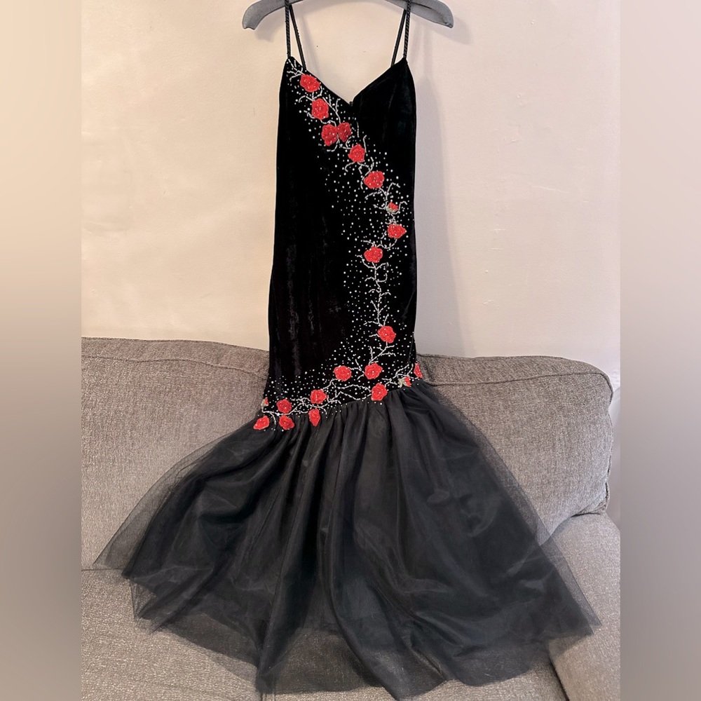 Stunning NWT Prom Dress, Black Velvet, Corset Tule Bottom, Medium
